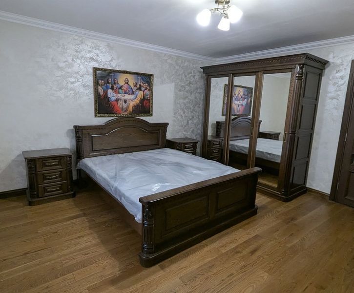 Біла шафа купе Преміум у класичному стилі з дерева дуб 10350 фото