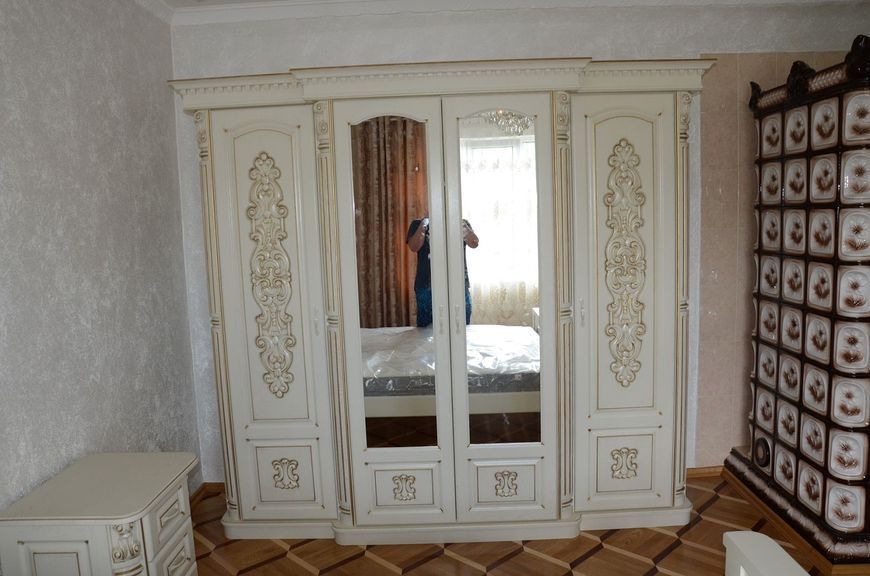 Біла шафа купе Преміум у класичному стилі з дерева дуб 10350 фото