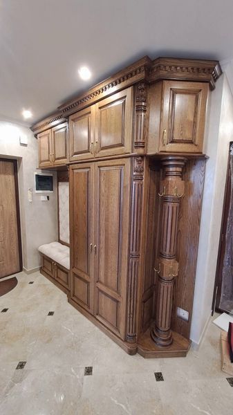 Прихожая классика с точеной вешалкой из дерева на заказ 10262 фото