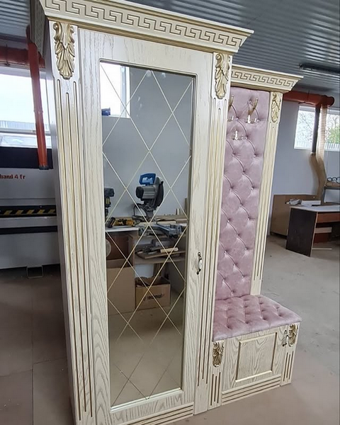 Прихожая купе классическая из дерева бук на заказ 10440 фото