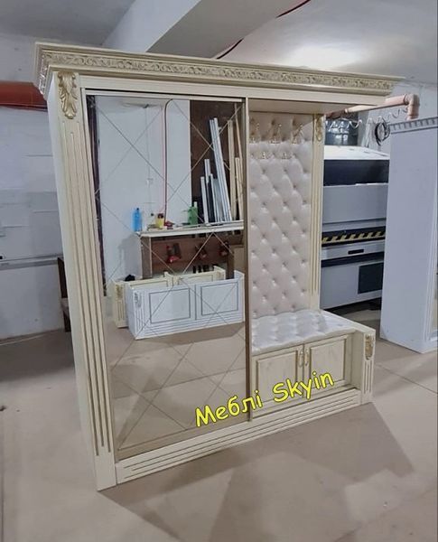 Прихожая купе классическая из дерева бук на заказ 10440 фото