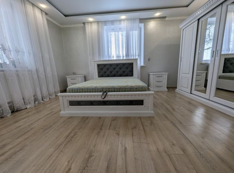 Белый 4 дверной шкаф купе Монреаль из дерева дуб 10422 фото