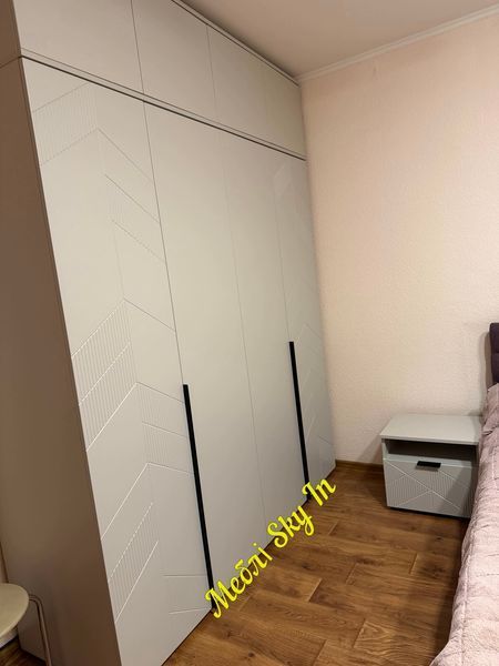 Спальня Скай колір кашемір: ліжко 160x200, шафа 3 двері, комод, тумби 10476 фото