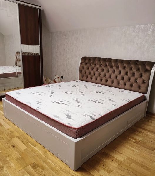 Двоспальне ліжко Мадлен з масиву бука з м'яким узголів'ям 10029 фото