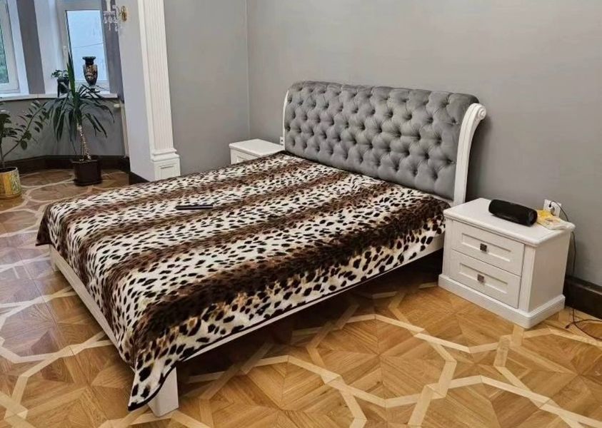 Двоспальне ліжко Мадлен з масиву бука з м'яким узголів'ям 10029 фото