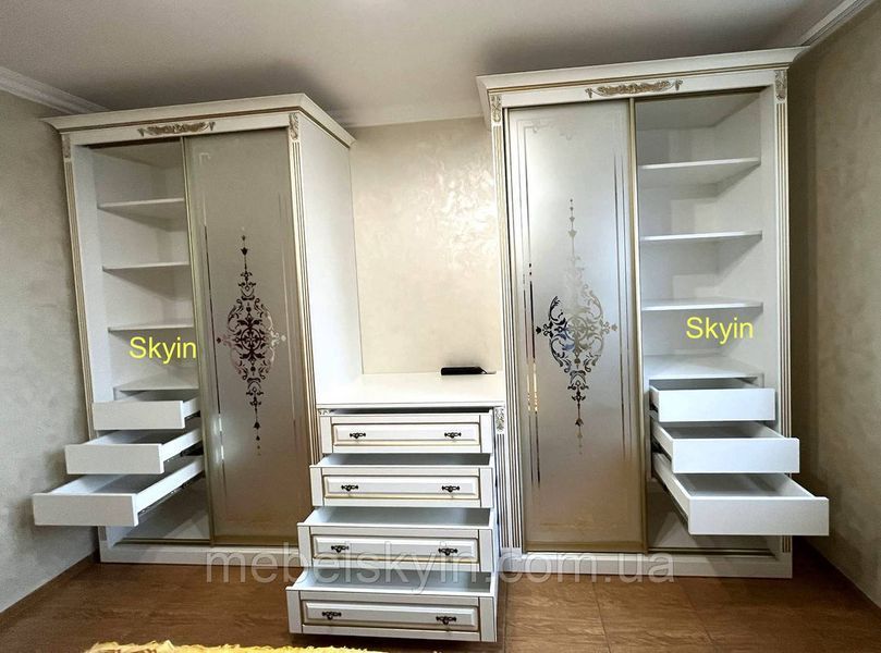 Стінка Класика з шафами купе та комодом біла із золотом 2121329115 фото