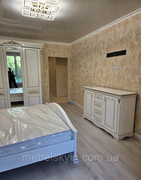 Классический шкаф купе Версаче с резьбой из массива дуба 1906713381 фото
