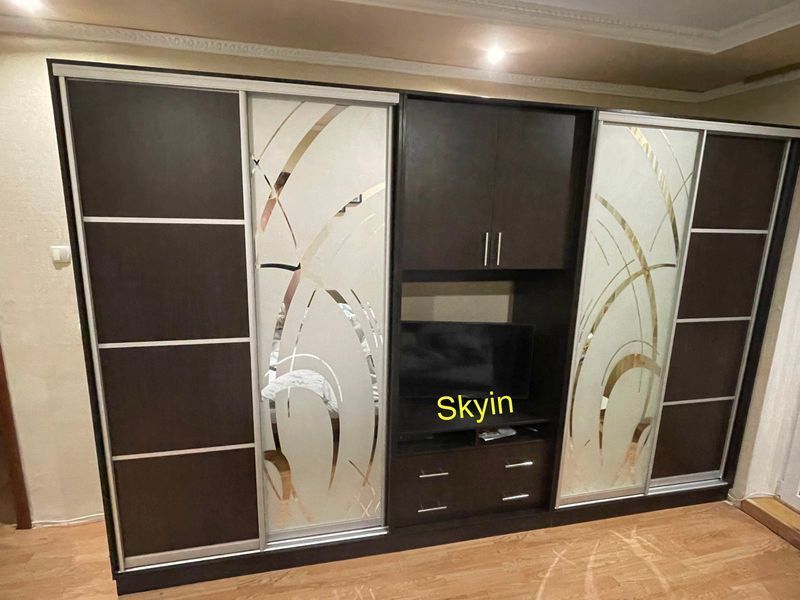 Шкаф купе от производителя комб.7/2 зеркало графит или бронза 10096 фото
